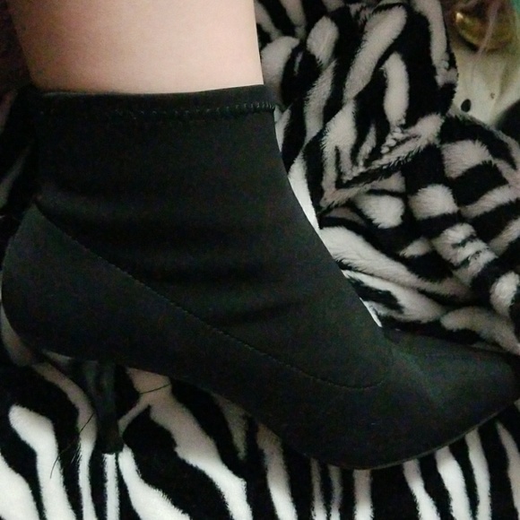 Black ankle boots / booties - Picture 6 of 6